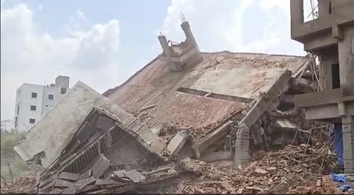 So far, Hydra has targeted those who occupied the ponds and made illegal constructions.. it demolished those structures.. no matter how many problems and criticisms it faced.. Hydra went on doing its work.. but now it is working to remove the waste left by the demolitions..