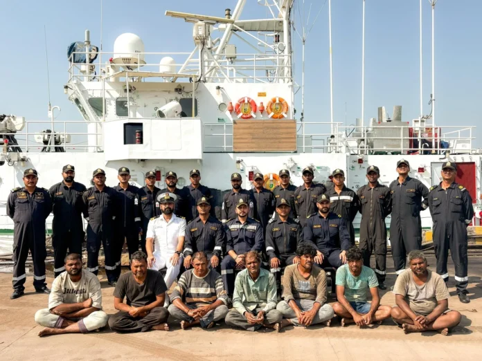 Pak ship carrying seven Indian fishermen Fishermen informed the Coast Guard to save Navy chased for two hours and rescued seven people