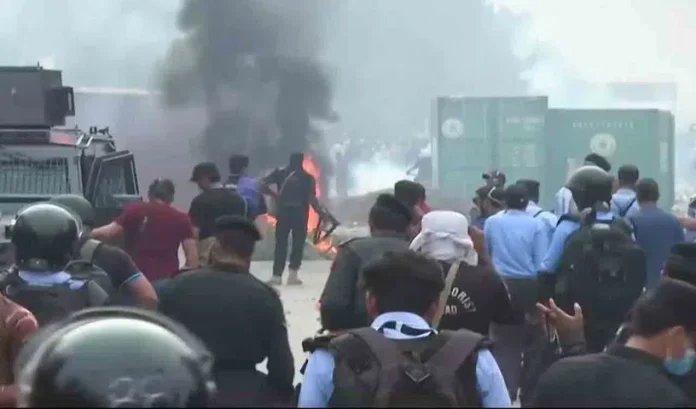 The agitation of PTI workers intensified.. Five security personnel died.