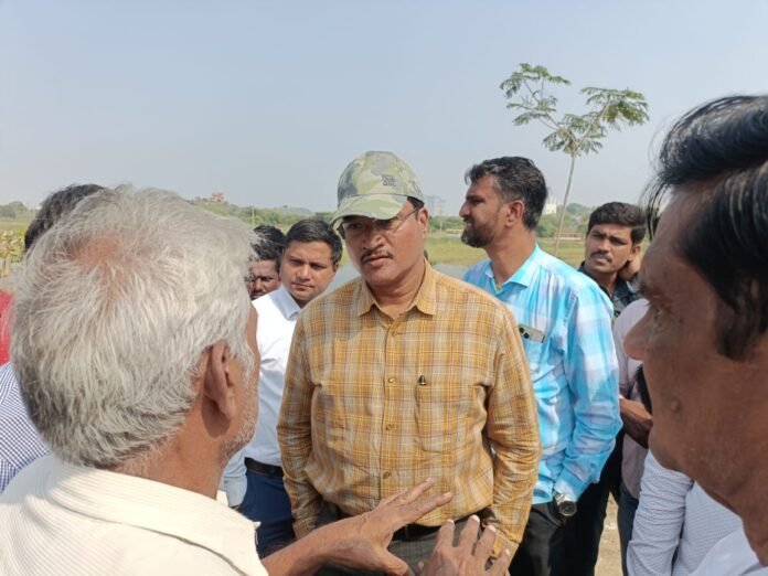 Hydra Commissioner Ranganath who went with the officials..