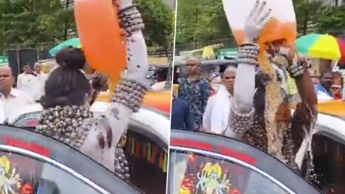 Anger at not being allowed into the temple Hull Chal Chal by pouring petrol on him The police poured water with buckets along with the locals