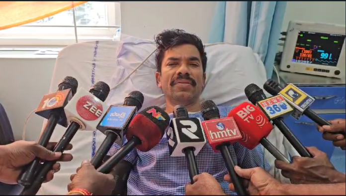 Arkepuram corporator's husband, BJP leader Dheeraj Reddy attacked a contractor named Hanumayya. Vainam lost his discretion for asking for the due bills..