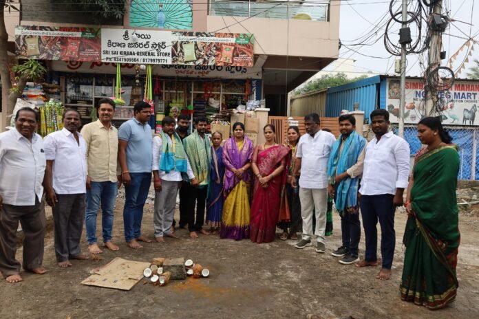 Mayor Chigirintha Parijata Narsimha Reddy who started the works..Officers and leaders who participated in the program..