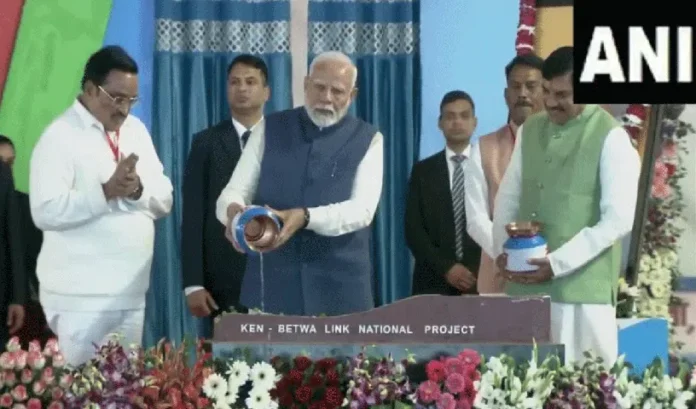 Prime Minister Modi laid the foundation stone.