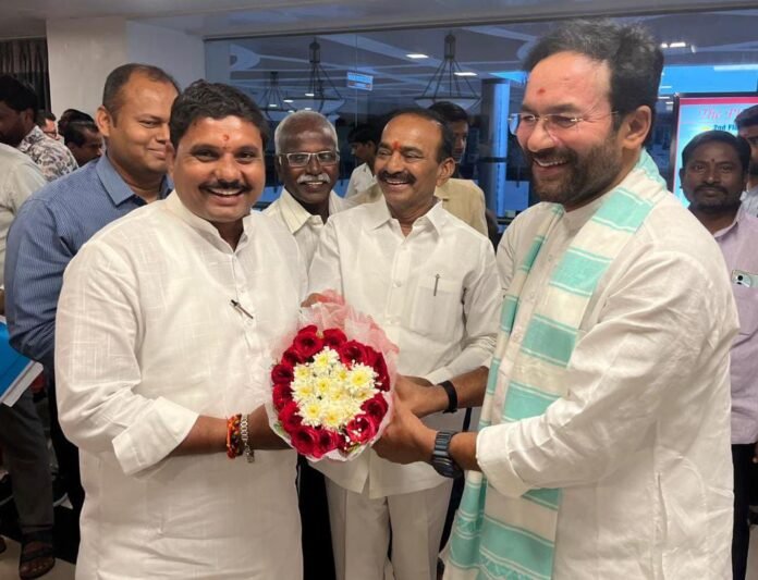 ప్రజా శ్రేయస్సుకోసం పాటుపడతానని ప్రమాణం.. అందరితో కలిసి వెళ్తానని హామీ.. తనకు అవకాశం ఇచ్చిన పెద్దలందరికీ ధన్యవాదాలు తెలిపిన కృష్ణ నాయక్..