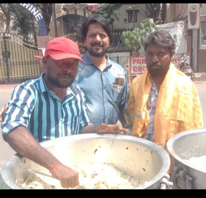 Food donation program for 400 people near Nilofar Hospital.