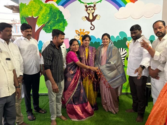 TPCC General Secretary and former Mayor Chigirintha Parijatha Narasimha Reddy inaugurated the newly established Kids Club Play School.