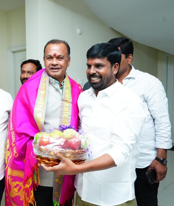 Komatireddy Venkata Reddy received birthday greetings..