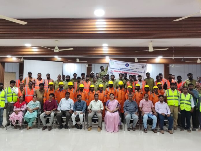 Municipal Commissioner P. participated in the program. Saraswati..