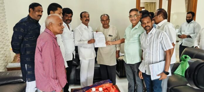 Residents of Subhadra Nagar Colony met MP Etala in the presence of the Corporator,,