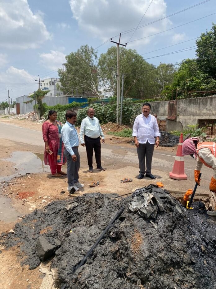 Deputy Commissioner Tipparti Yadaiah participated in the program.