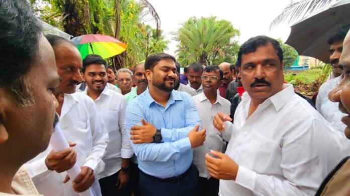 Colony residents voice their problems..