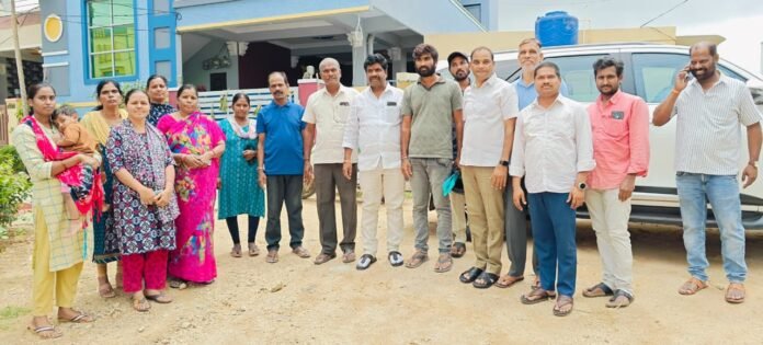 Corporator Kallem Navajeevan Reddy inspected the work..