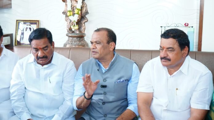 Minister Komatireddy inspects the field..