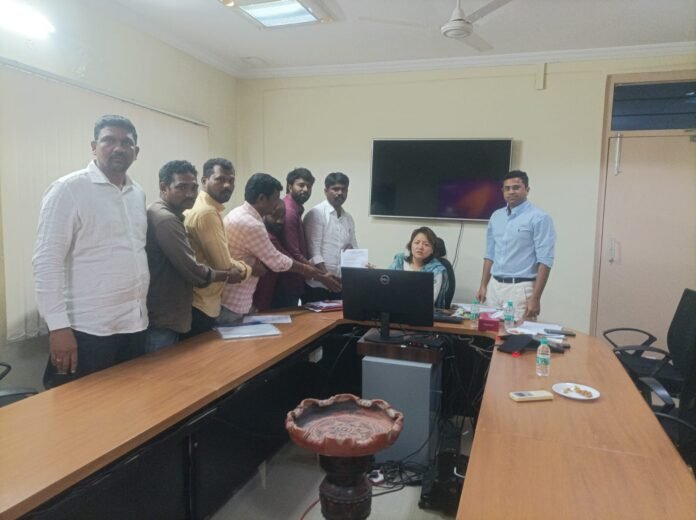 Representatives from various districts participated..